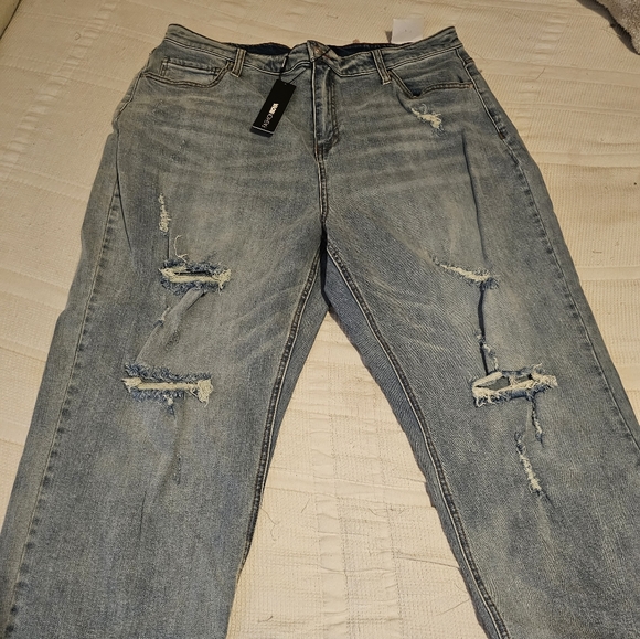 Fashion Nova Gerrit Boyfriend Jeans - Picture 2 of 4